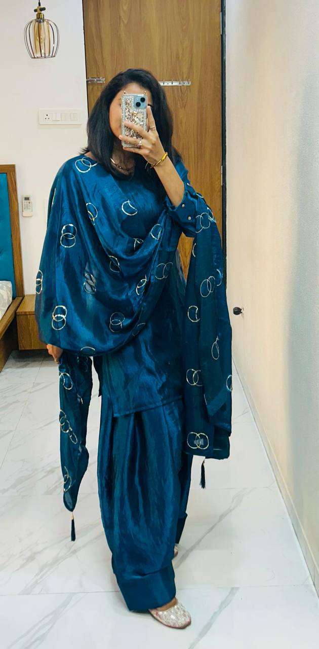 Women's Fendi Silk Solid Muslim Straight Kurti With Pant and Dupatta set - Image 6